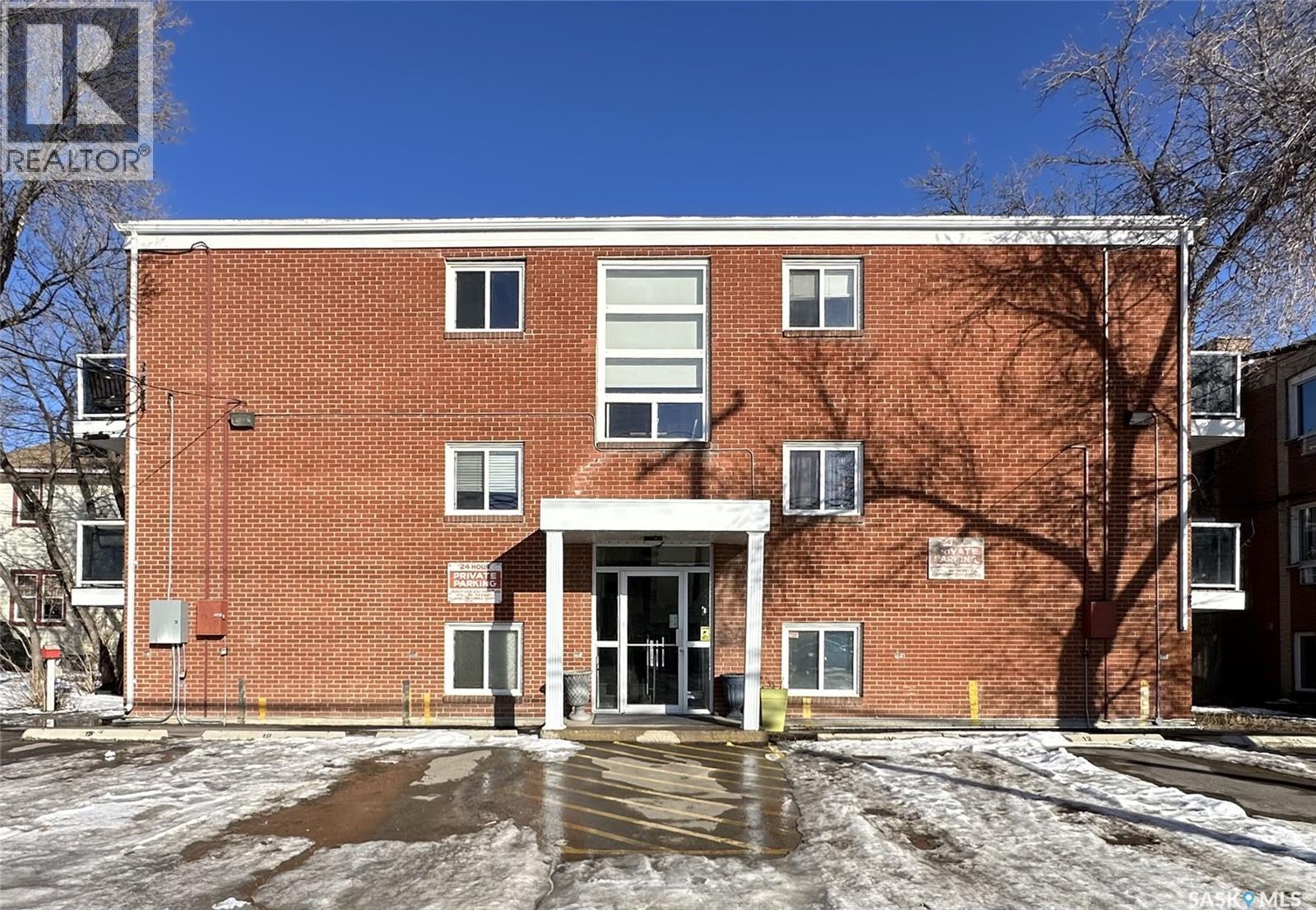 #11 2060 LORNE STREET - 23