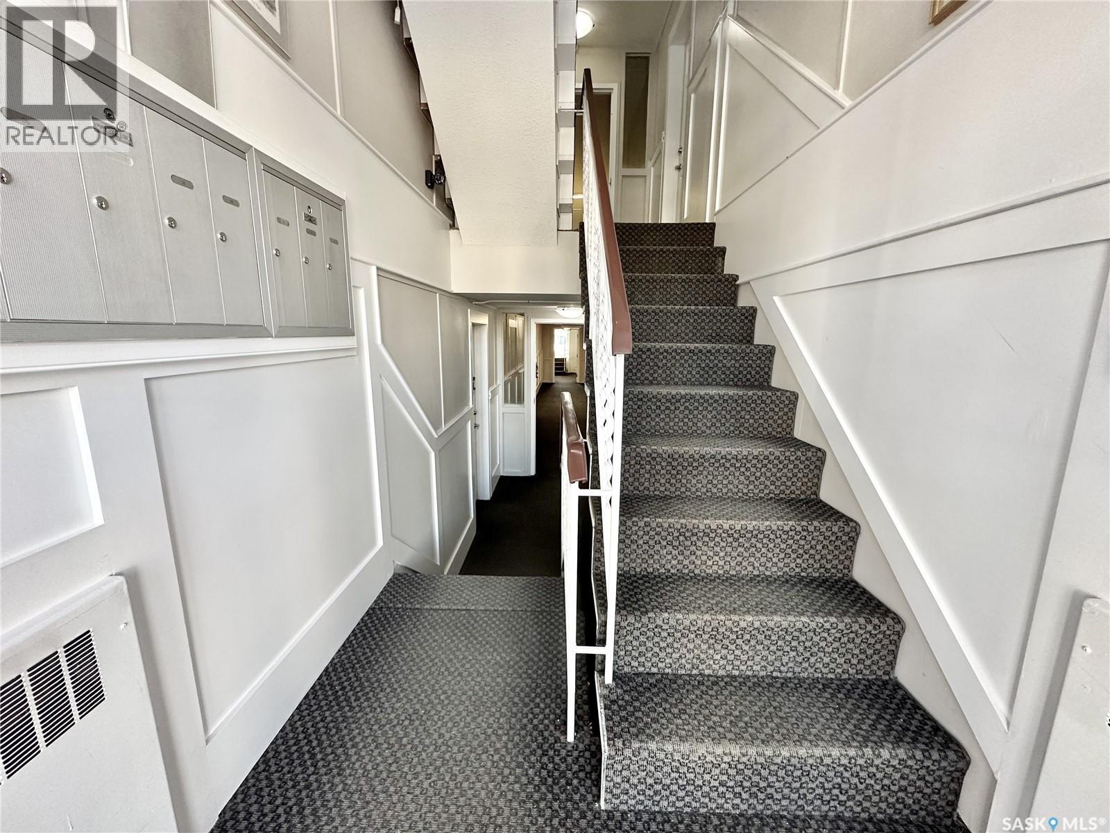 #11 2060 LORNE STREET - 24