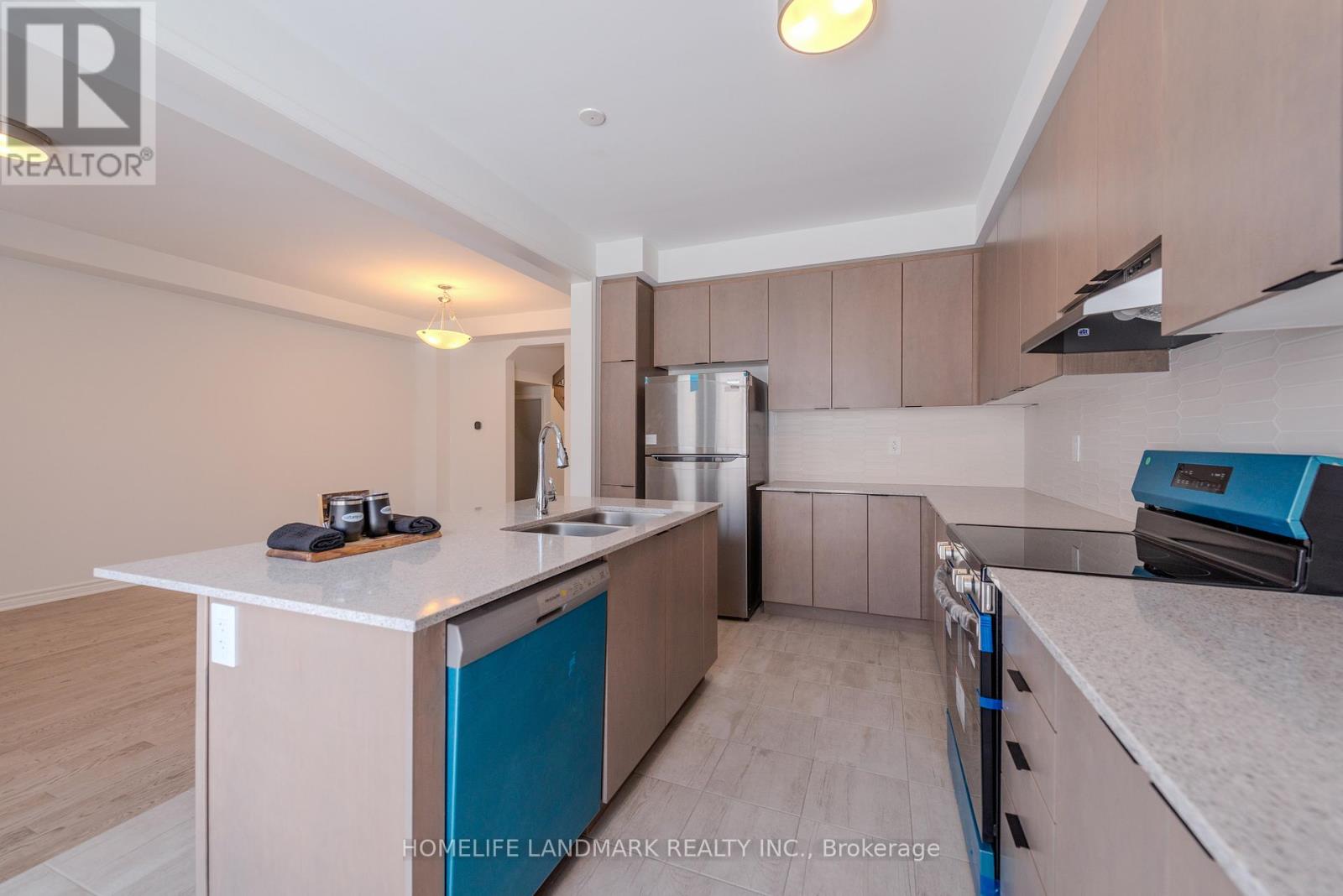 7 MOSS DRIVE - Photo 3 of 13, Markham, Ontario