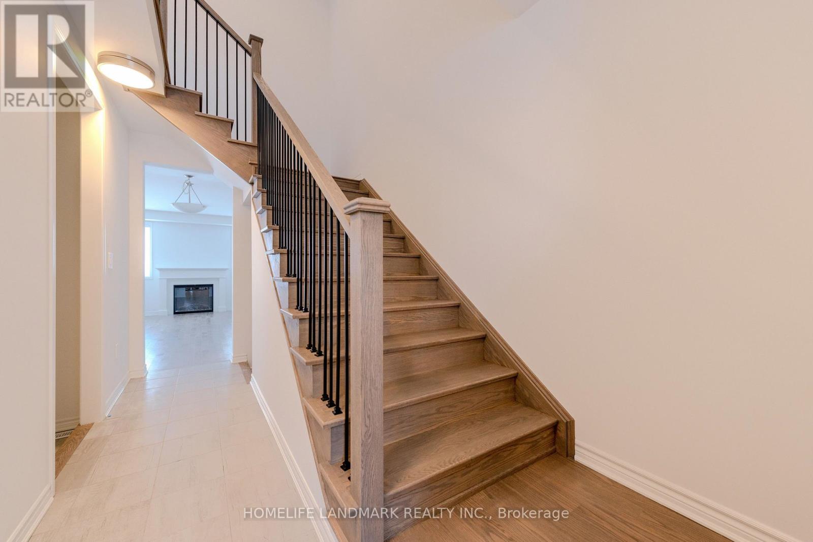 7 MOSS DRIVE - Photo 5 of 13, Markham, Ontario