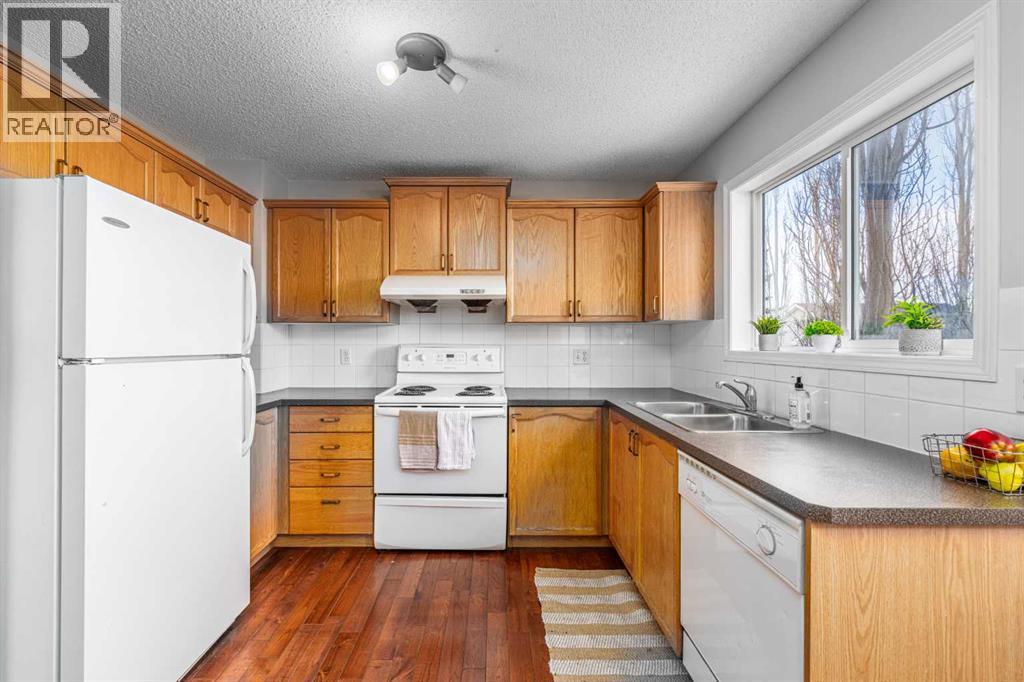 Single Family House for Sale in  Royal Elm Mews Royal Oak Calgary 