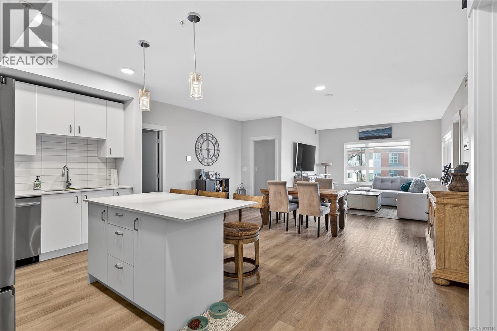 205 140 Jensen Ave W, Parksville