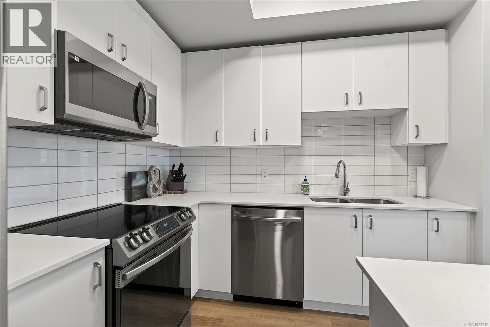 205 140 Jensen Ave W, Parksville