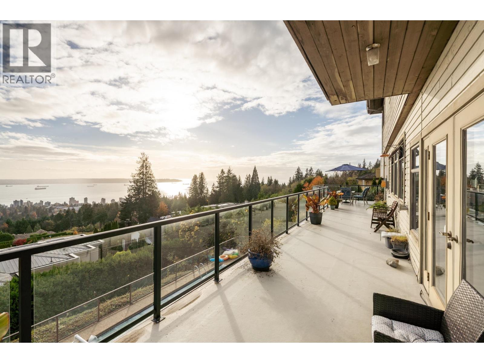 2346 WESTHILL DRIVE, West Vancouver