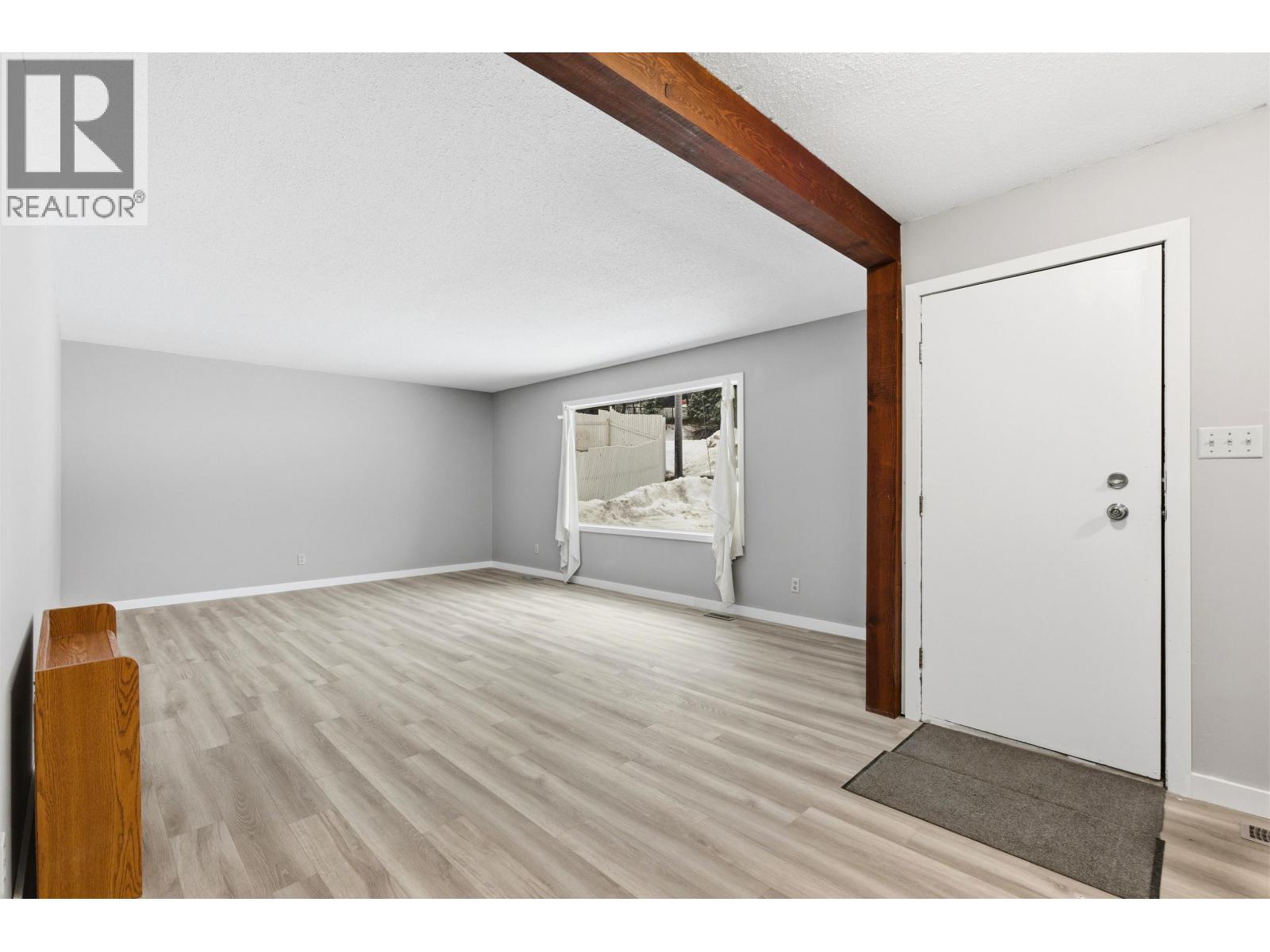 1012 CONRAD CRESCENT - 6