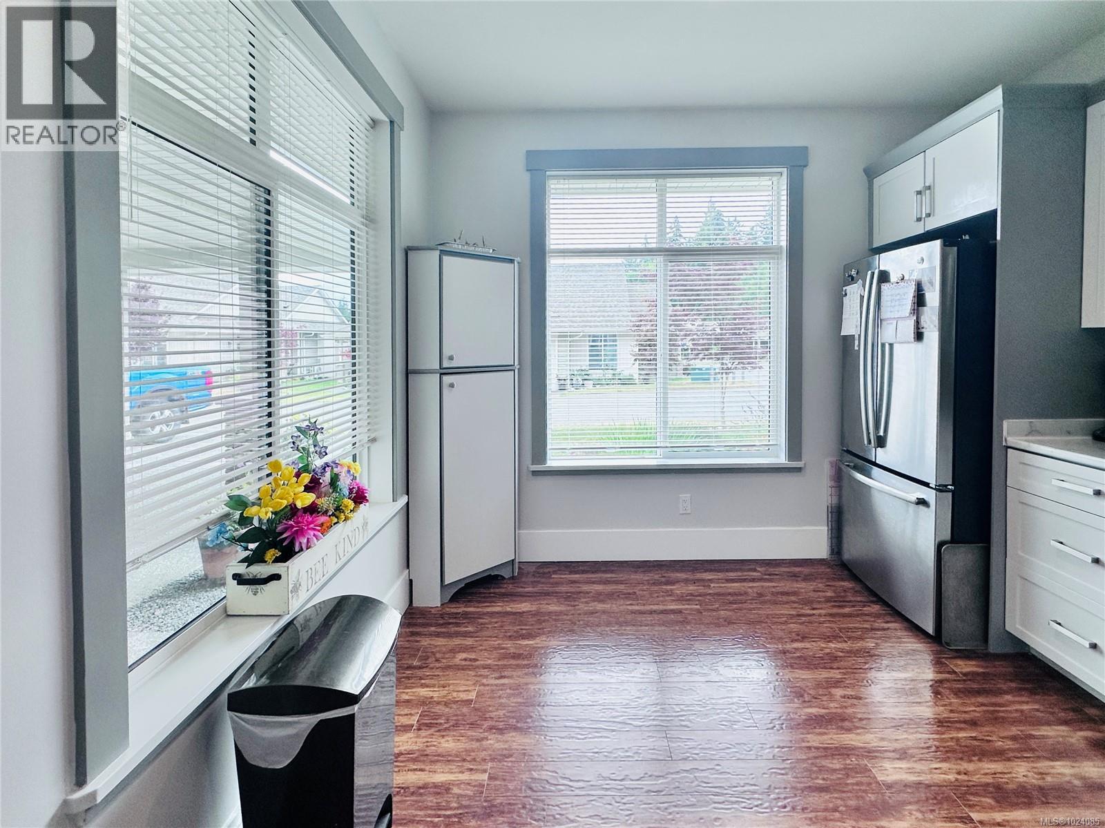 54 300 Grosskleg Way, Lake Cowichan