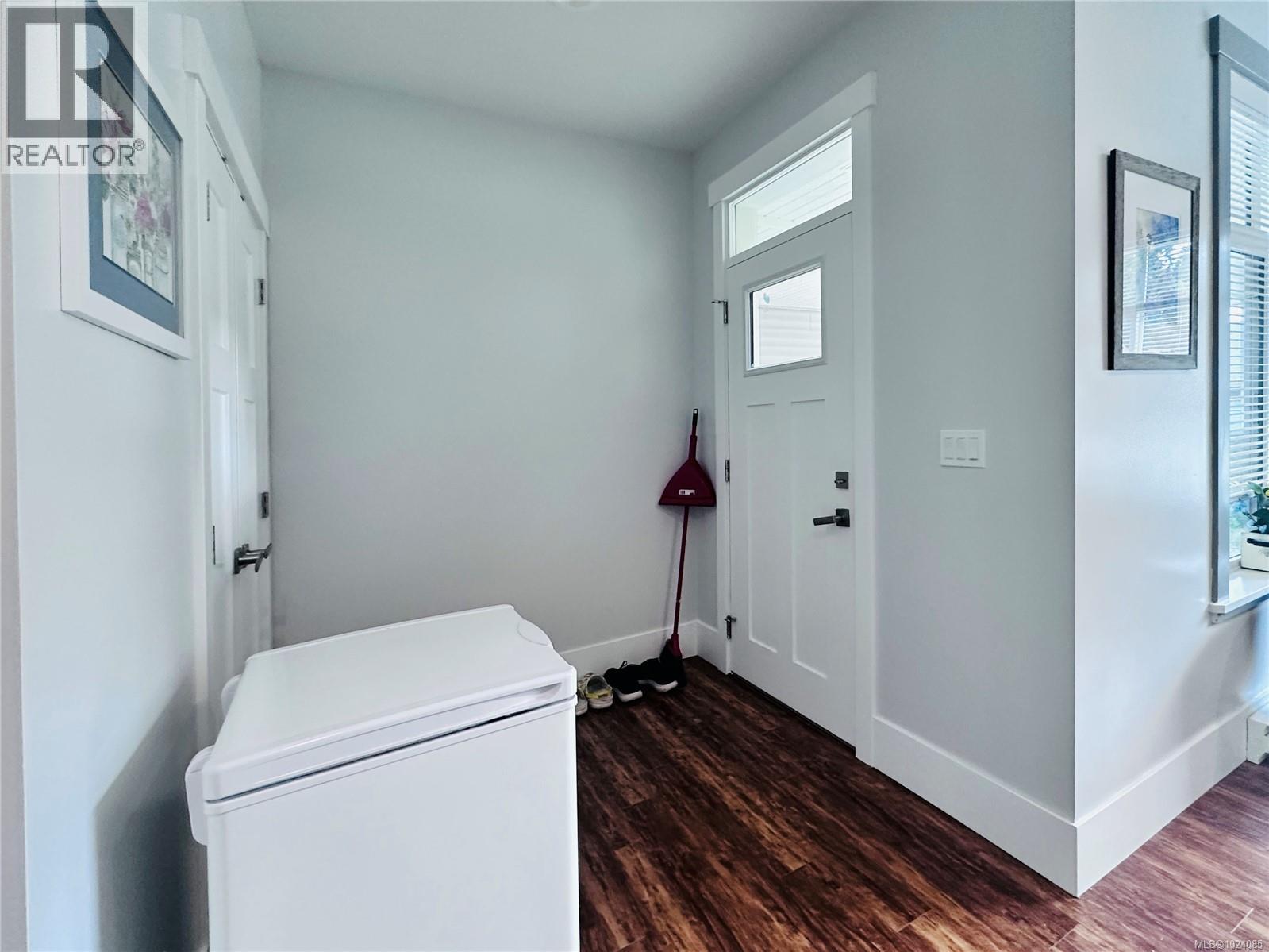 54 300 Grosskleg Way, Lake Cowichan