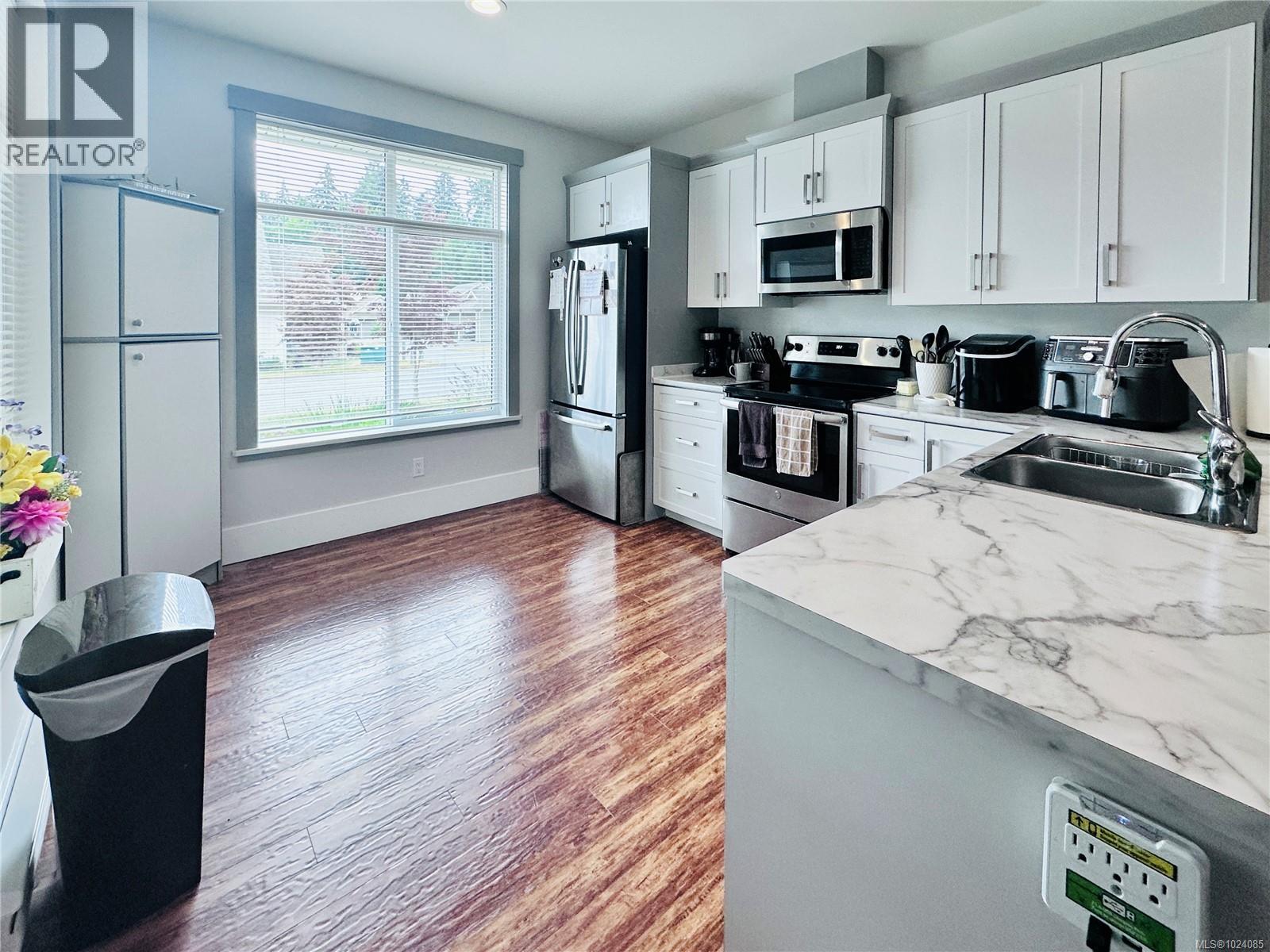 54 300 Grosskleg Way, Lake Cowichan