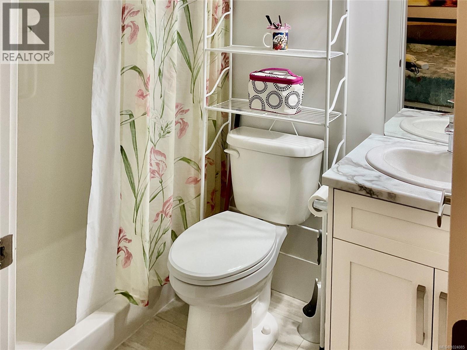 54 300 Grosskleg Way, Lake Cowichan