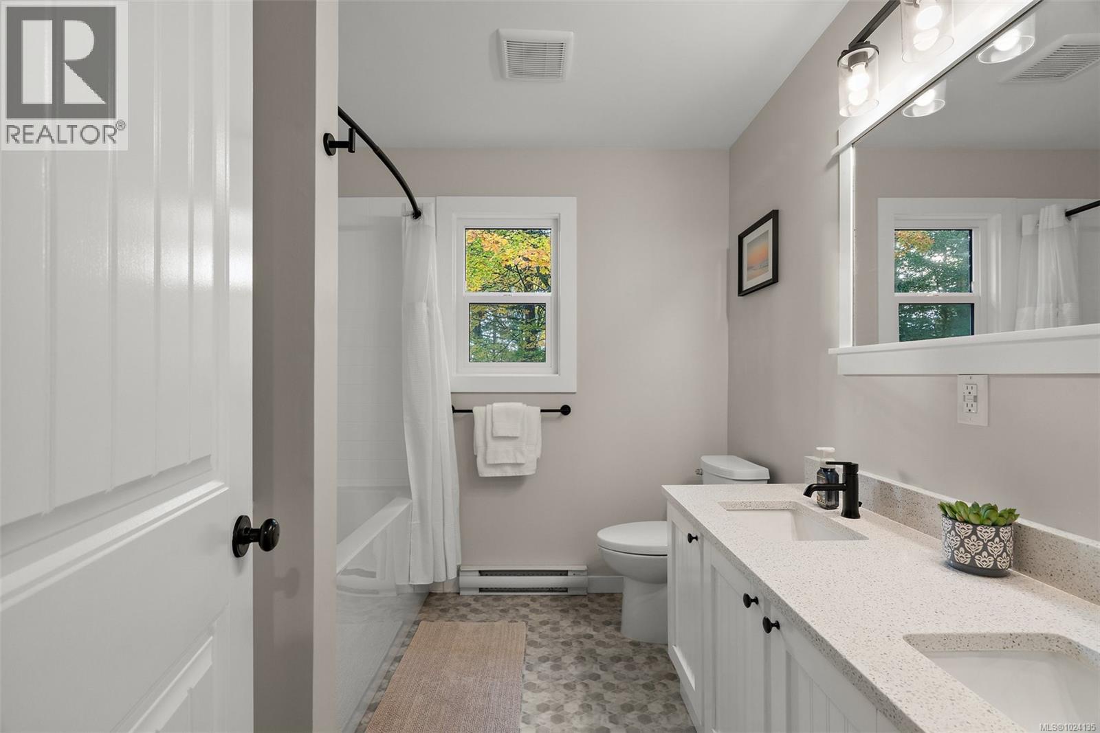 1409 Hillgrove Rd, North Saanich