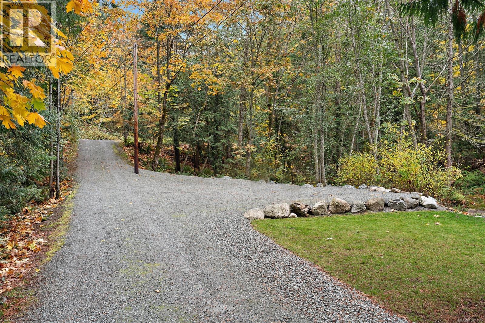 1409 Hillgrove Rd, North Saanich