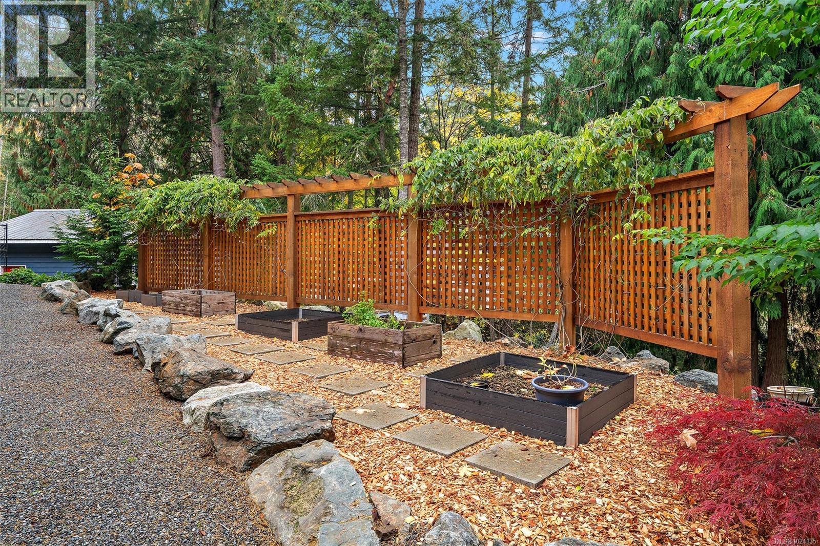 1409 Hillgrove Rd, North Saanich