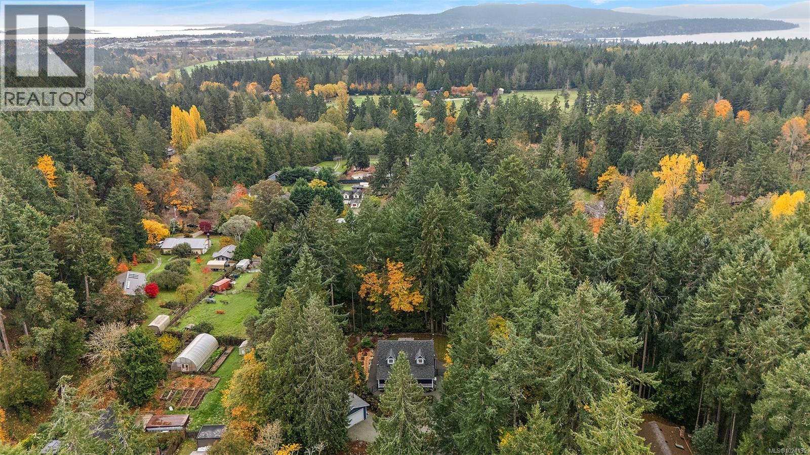 1409 Hillgrove Rd, North Saanich