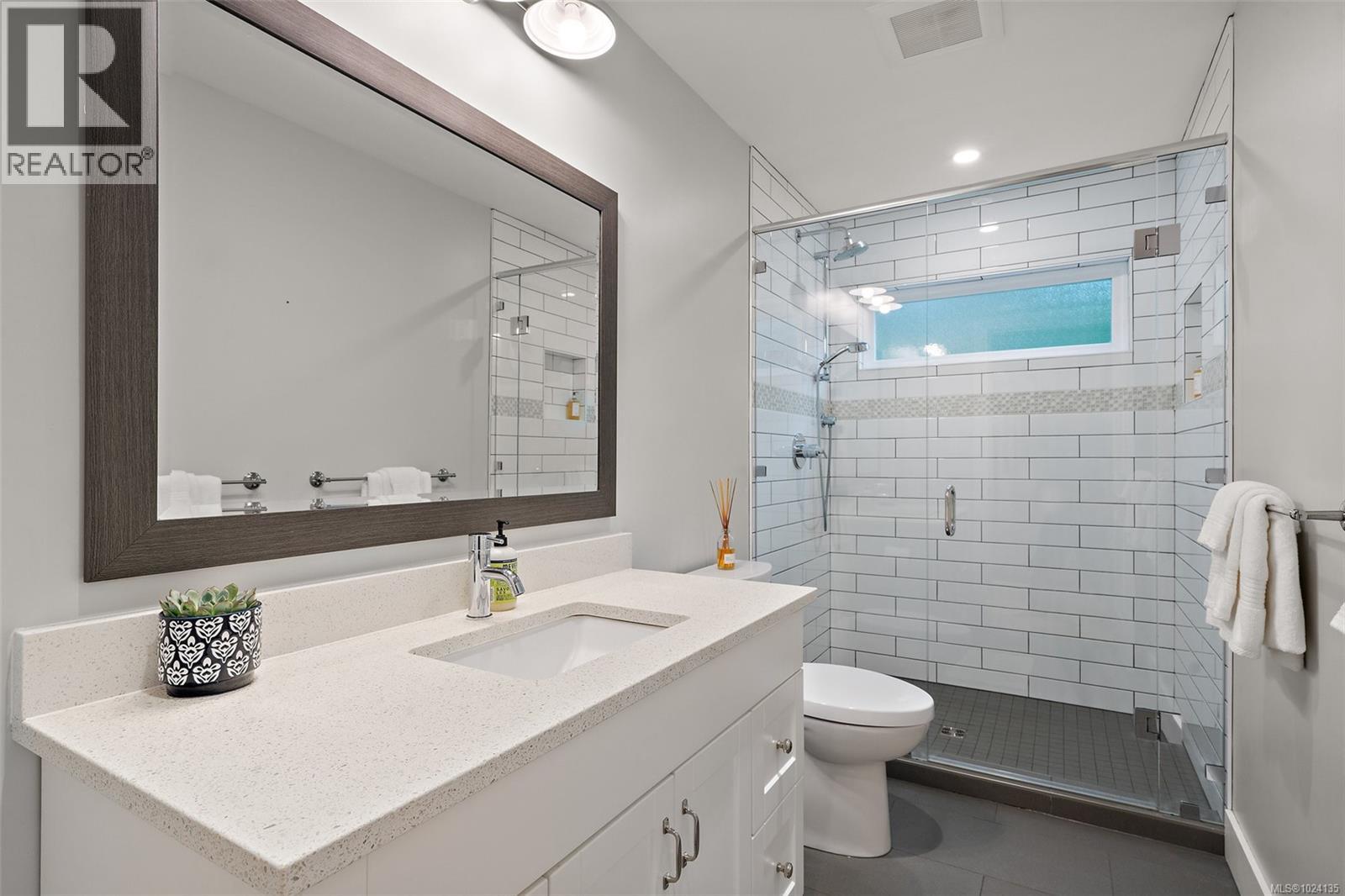 1409 Hillgrove Rd, North Saanich