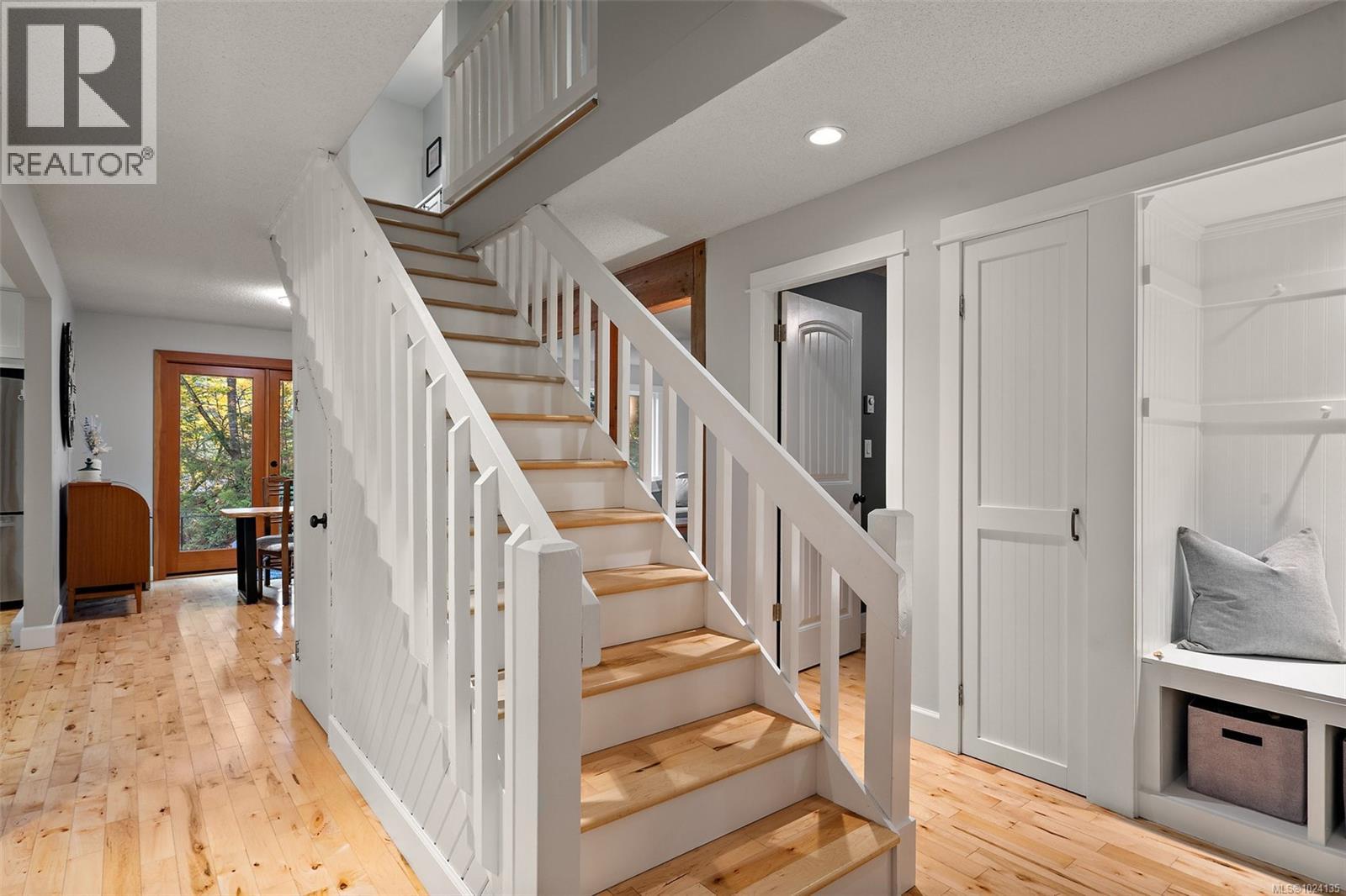 1409 Hillgrove Rd, North Saanich