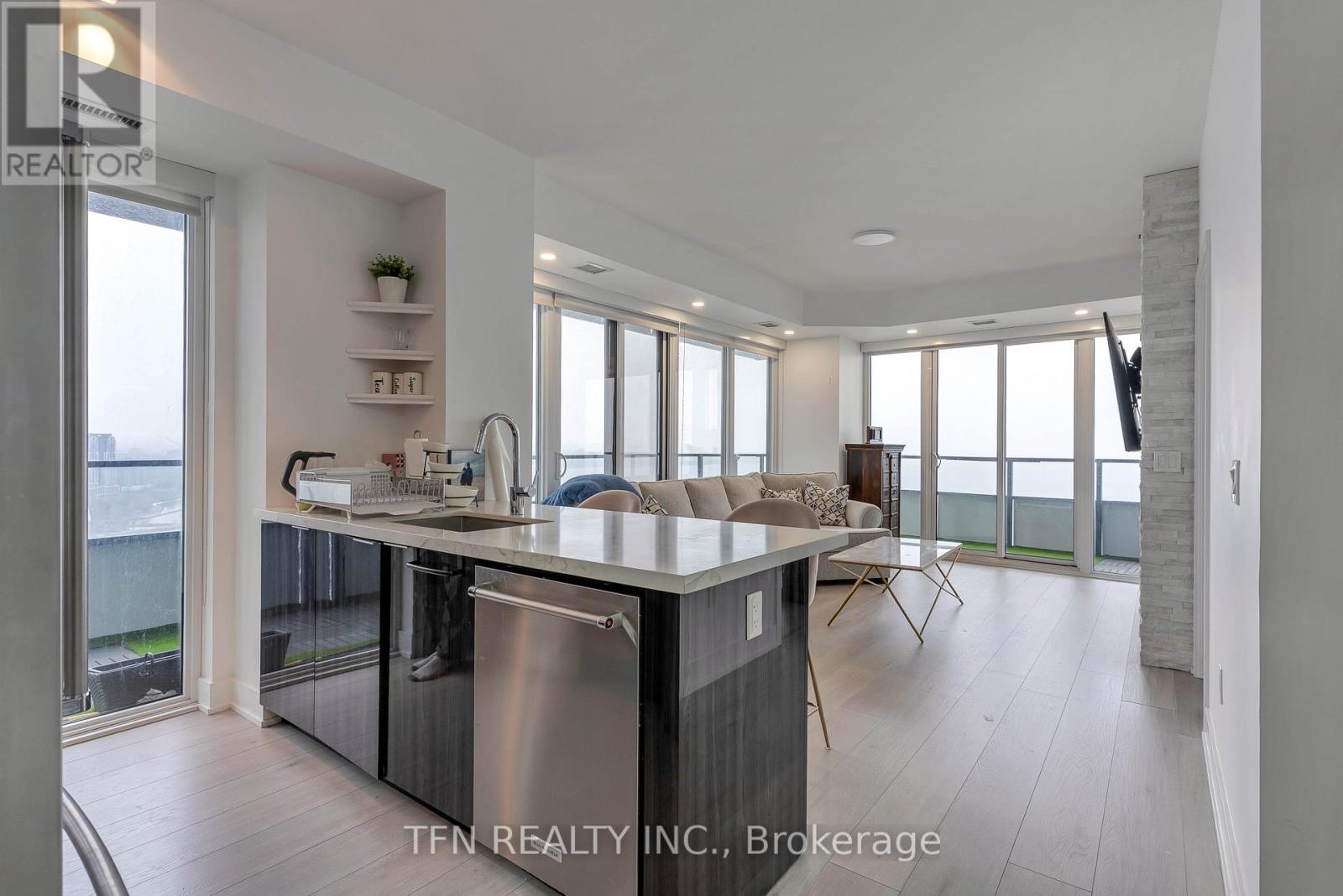 #3107 20 SHORE BREEZE DRIVE SE - 5