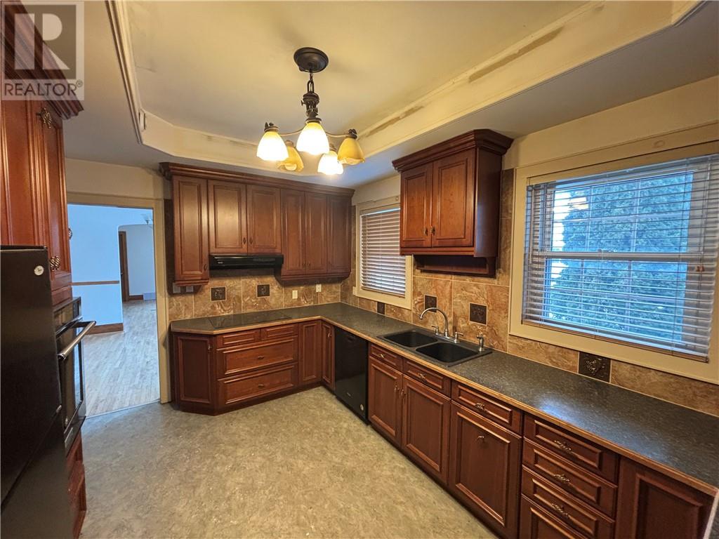 16 ROBINSON Street W - 10