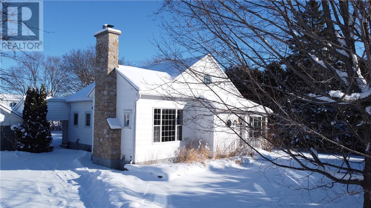 16 ROBINSON Street W - 22