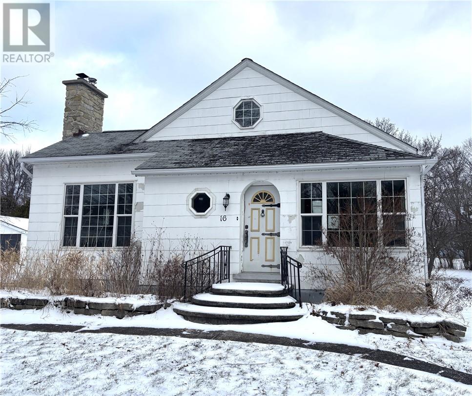 16 ROBINSON Street W - 1