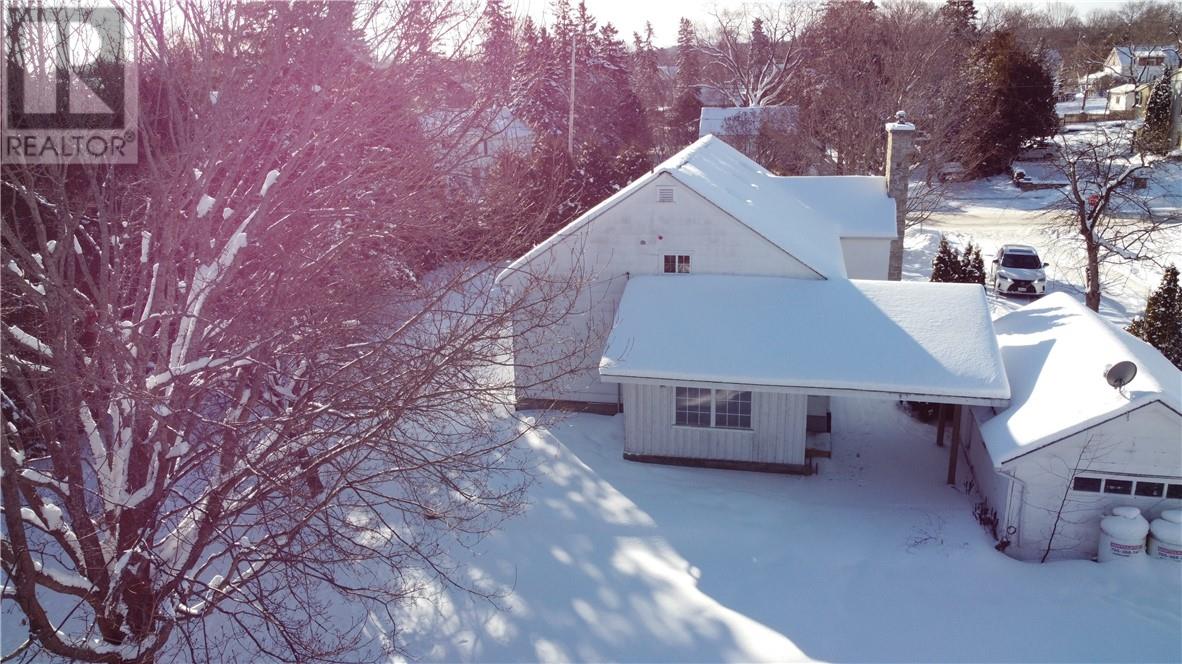 16 ROBINSON Street W - 5