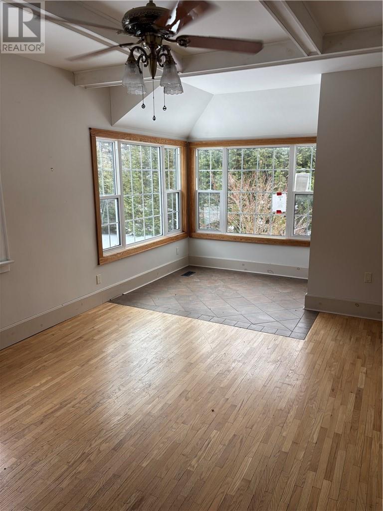 16 ROBINSON Street W - 8