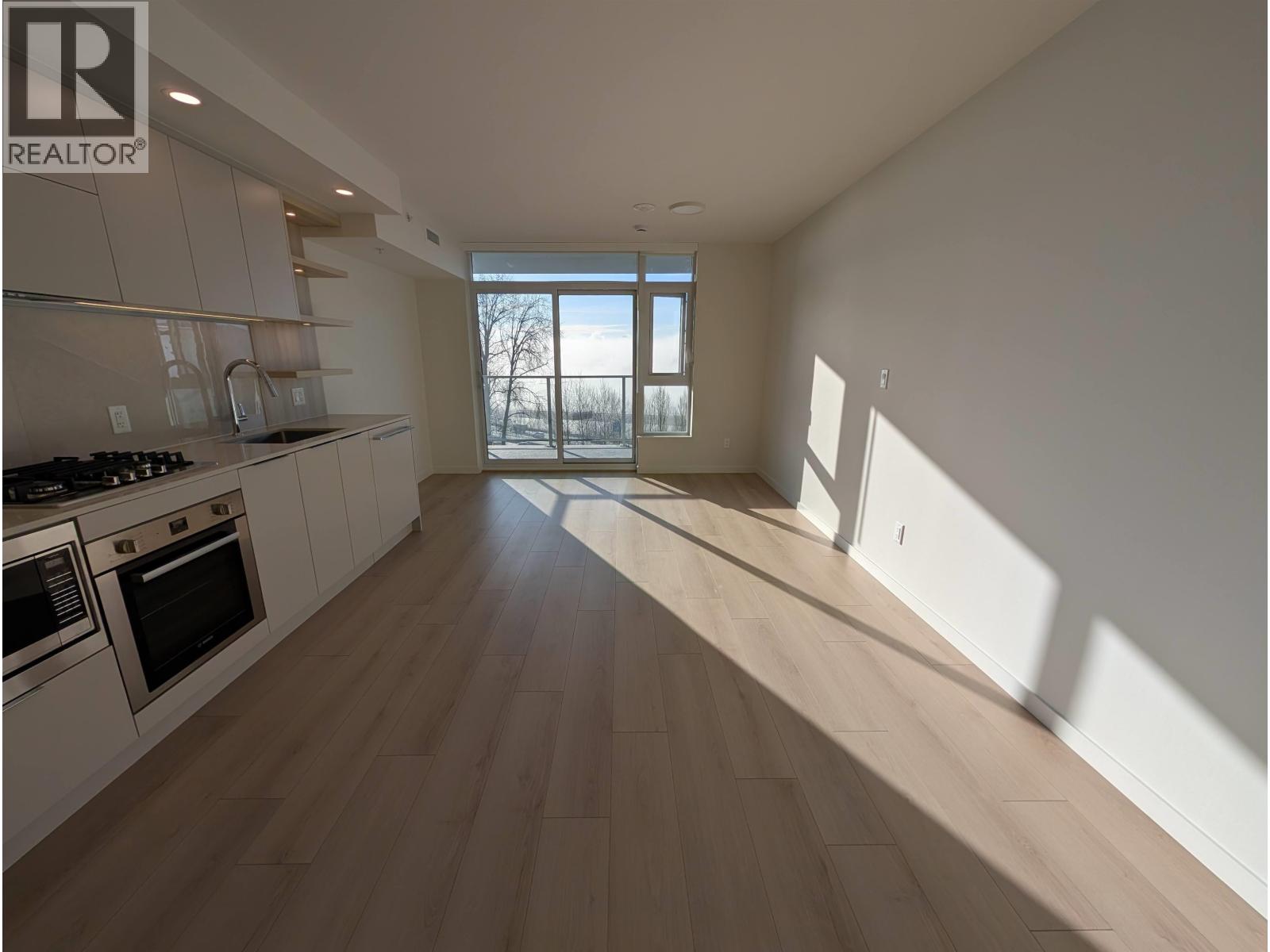 7FL 311 ALDERSON AVENUE