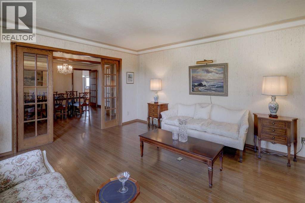 Single Family House Bungalow for Sale in  Edgeland Road NW Edgemont Calgary 