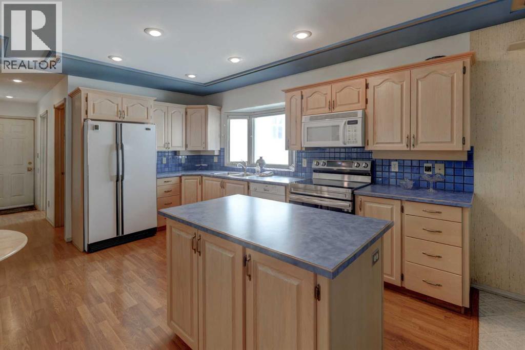 Single Family House Bungalow for Sale in  Edgeland Road NW Edgemont Calgary 