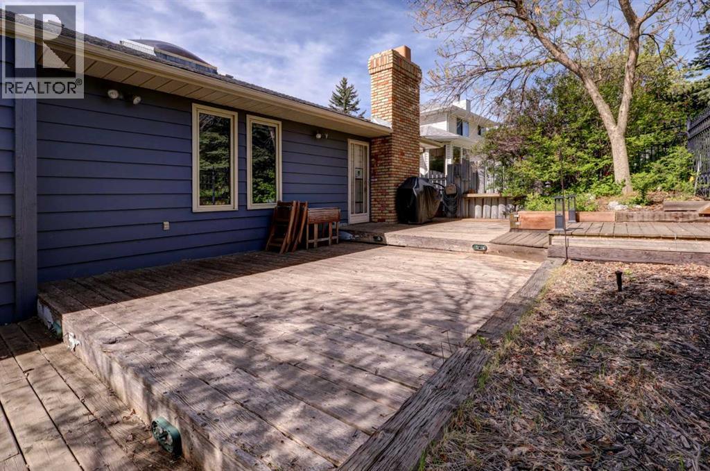 Single Family House Bungalow for Sale in  Edgeland Road NW Edgemont Calgary 