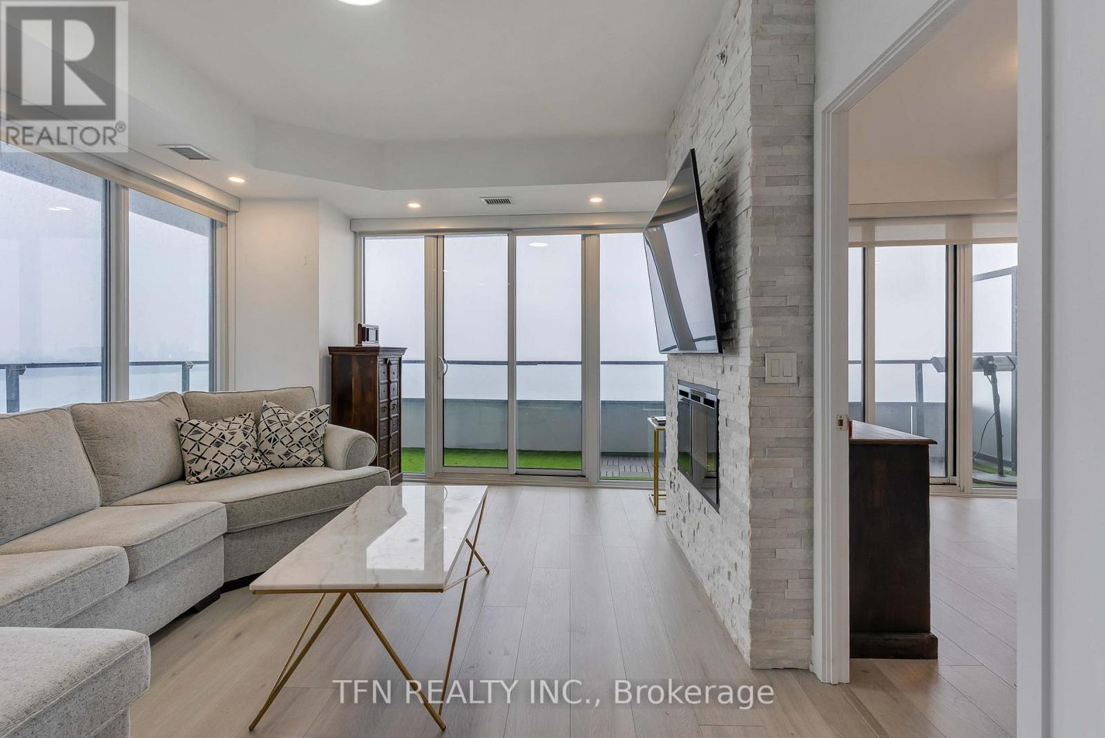 #3107 20 SHORE BREEZE DRIVE SE - 15