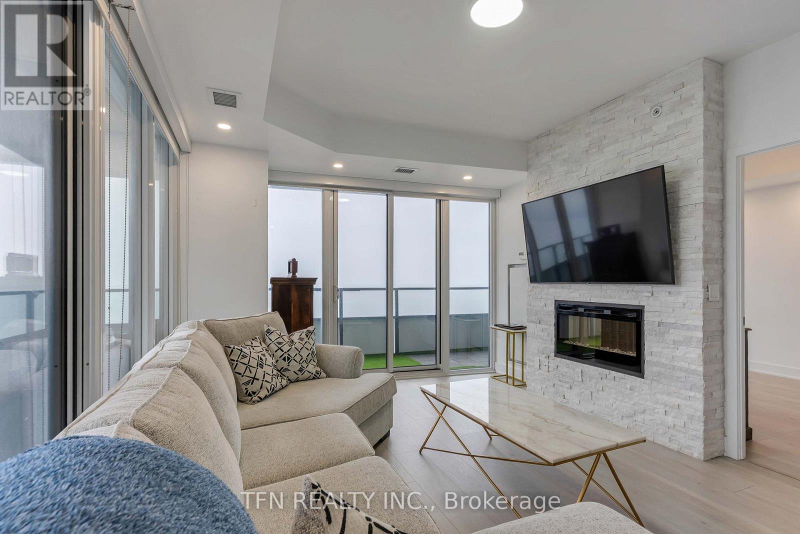 #3107 20 SHORE BREEZE DRIVE SE - 19