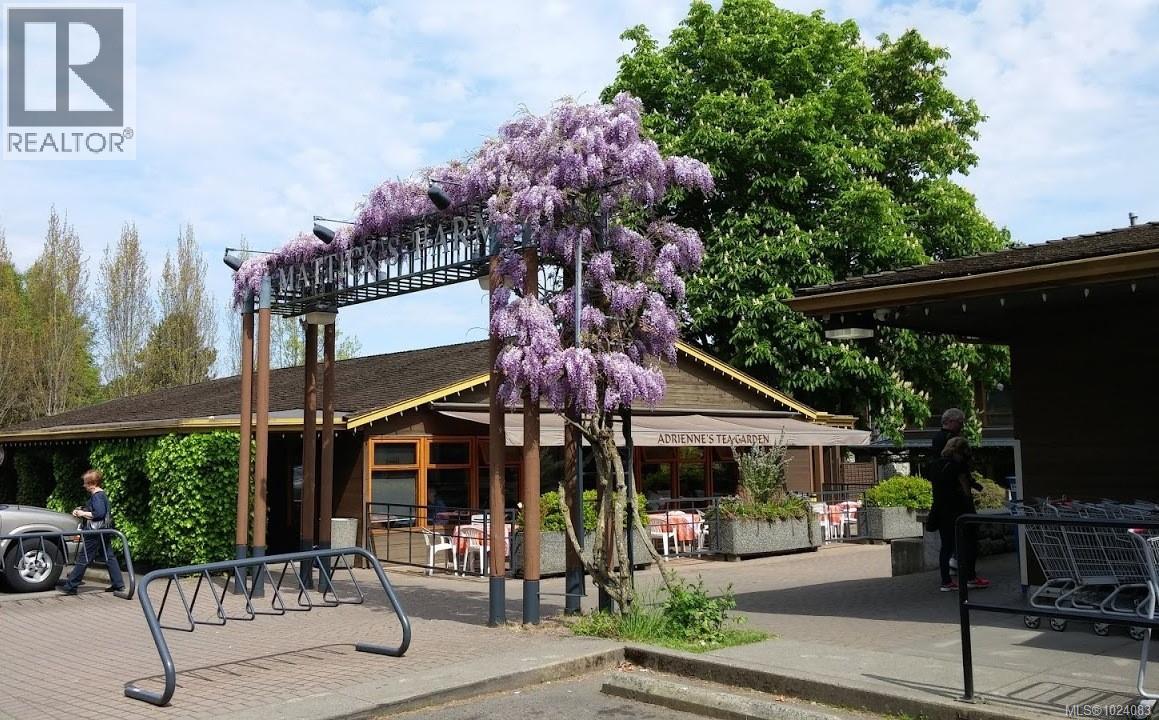 101 5325 Cordova Bay Road, Saanich