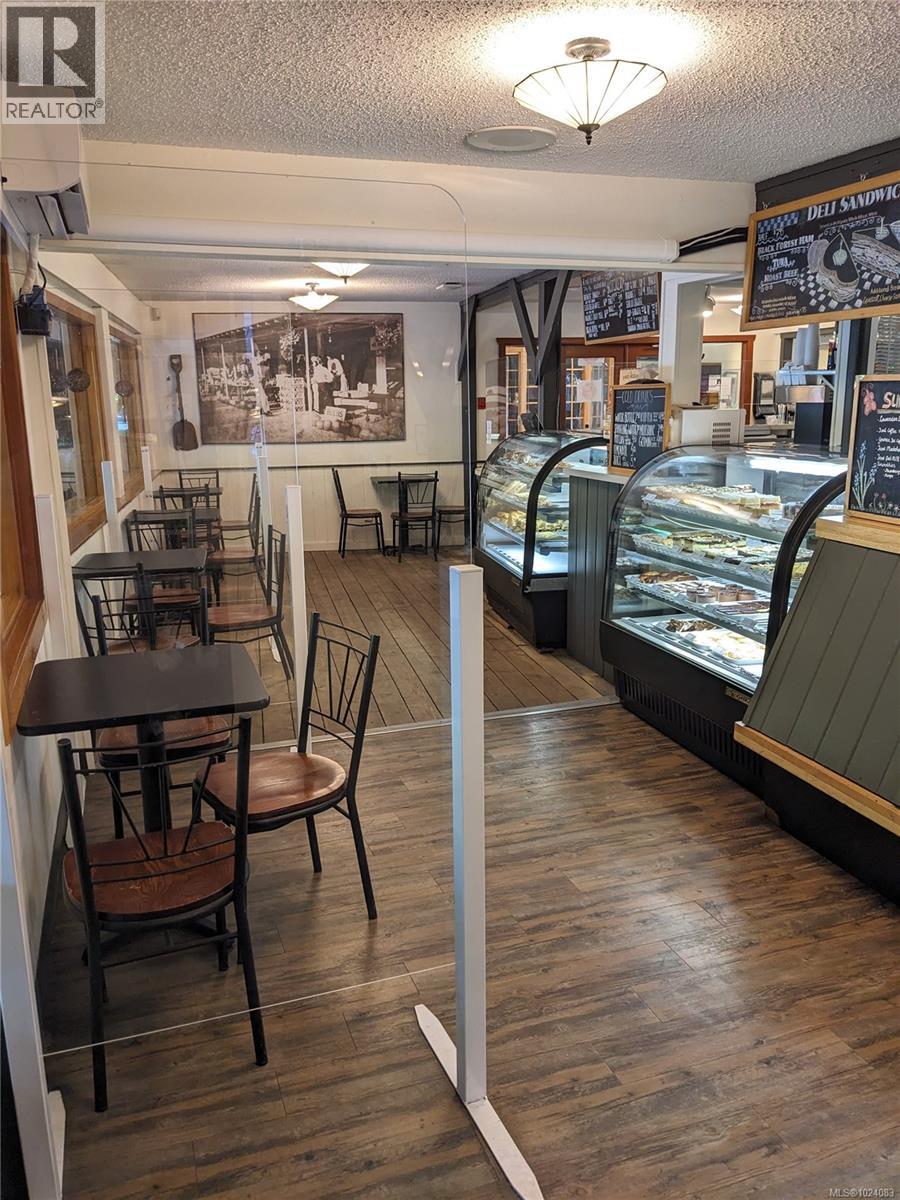 101 5325 Cordova Bay Road, Saanich