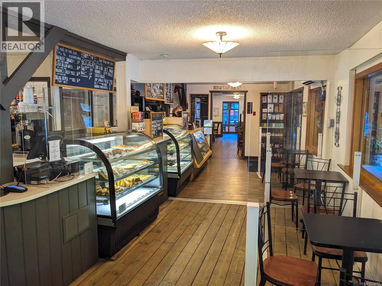 101 5325 Cordova Bay Road, Saanich