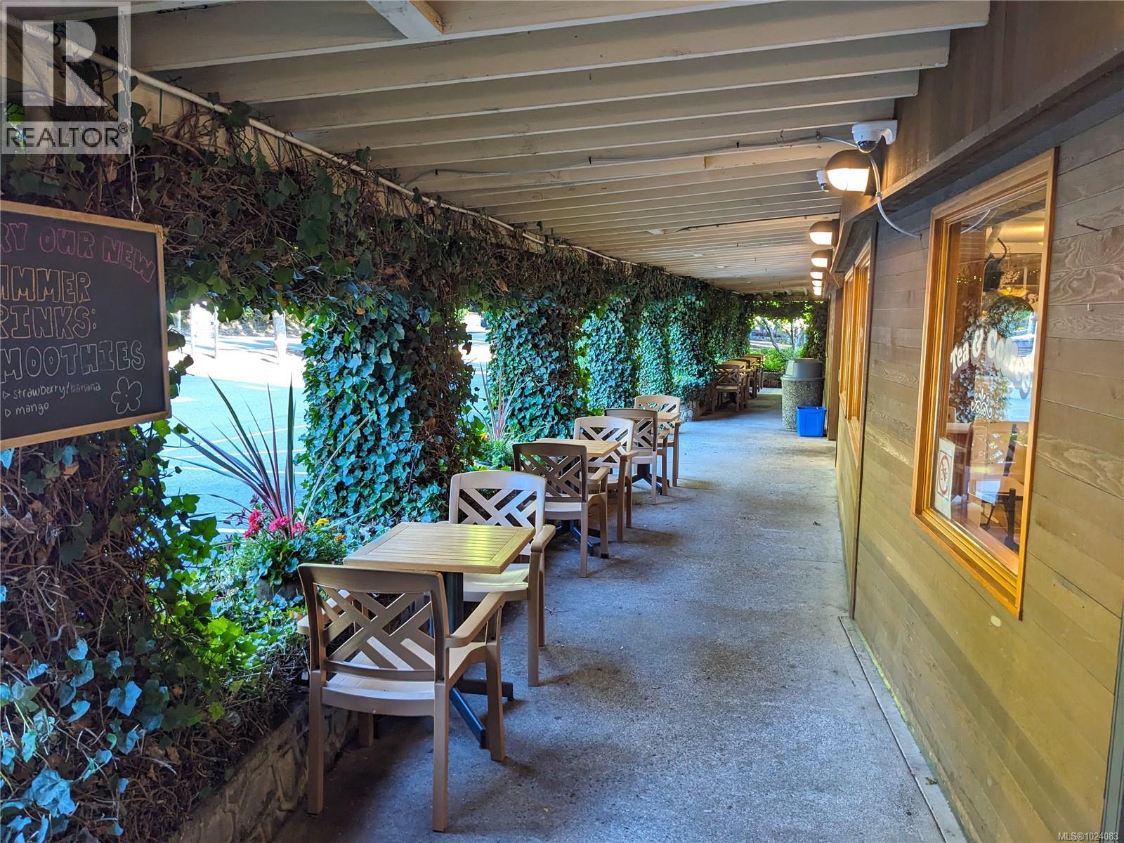 101 5325 Cordova Bay Road, Saanich