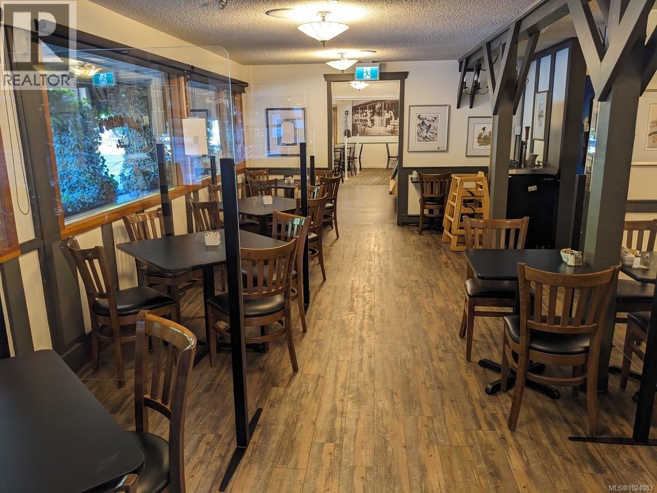 101 5325 Cordova Bay Road, Saanich