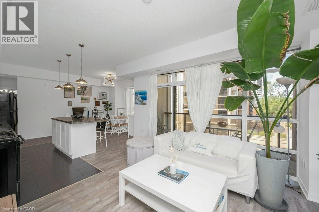 #302 90 CHARLTON AVENUE W - 12