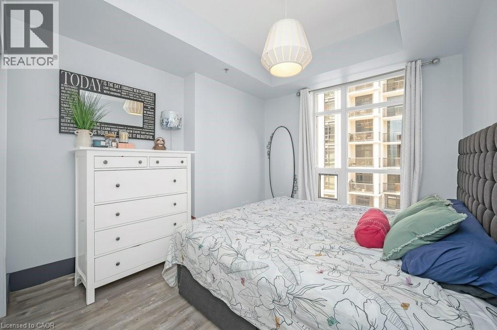 #302 90 CHARLTON AVENUE W - 20