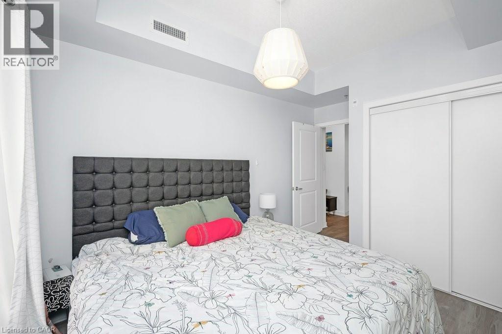 #302 90 CHARLTON AVENUE W - 22