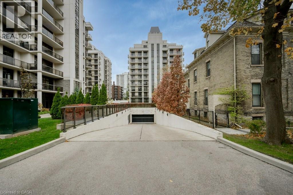 #302 90 CHARLTON AVENUE W - 30