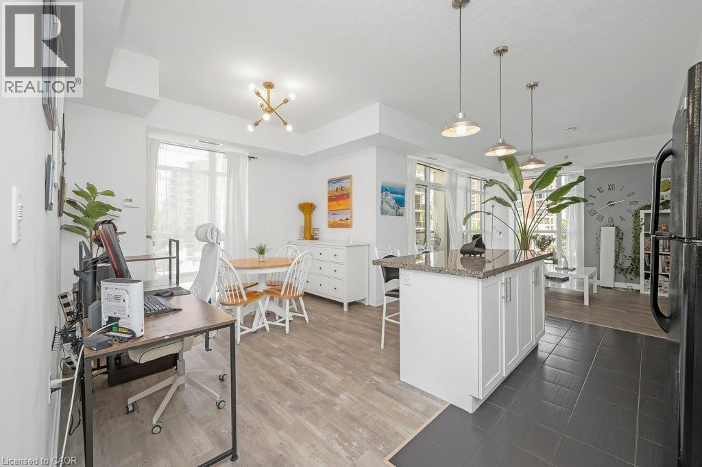 #302 90 CHARLTON AVENUE W - 5
