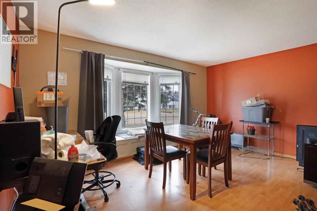 418 8 Avenue - Photo 4 of 21, Bassano, Alberta