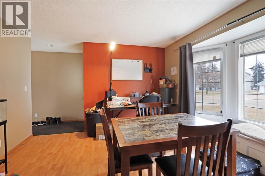 418 8 Avenue - Photo 5 of 21, Bassano, Alberta