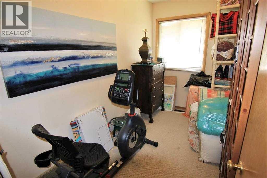 Single Family House for Sale in   Avenue NW Bowness Calgary 