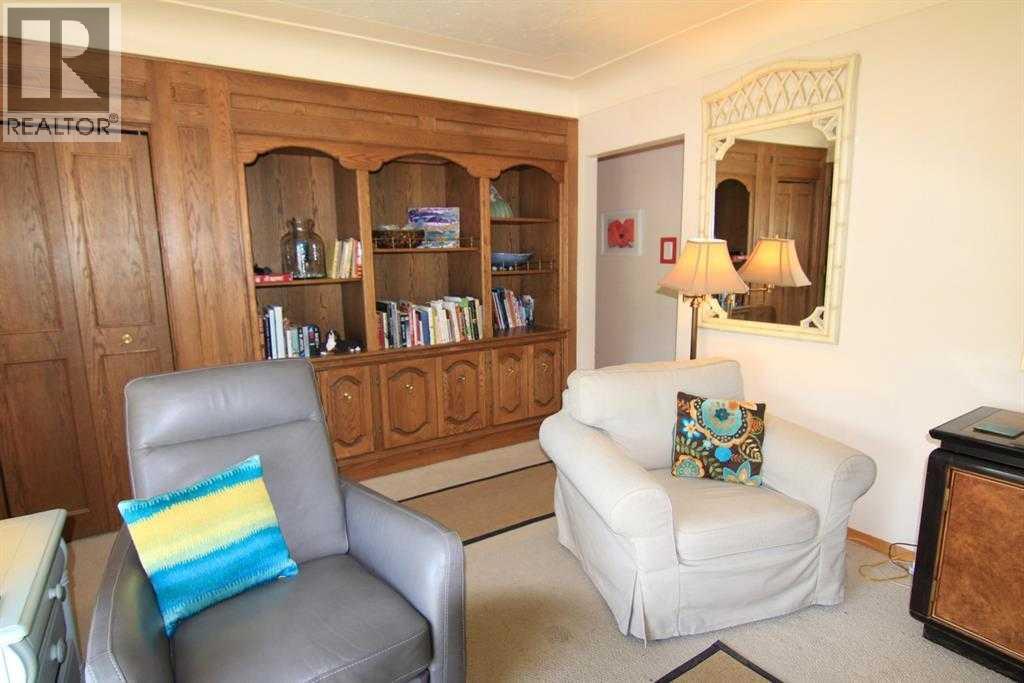 Single Family House for Sale in   Avenue NW Bowness Calgary 