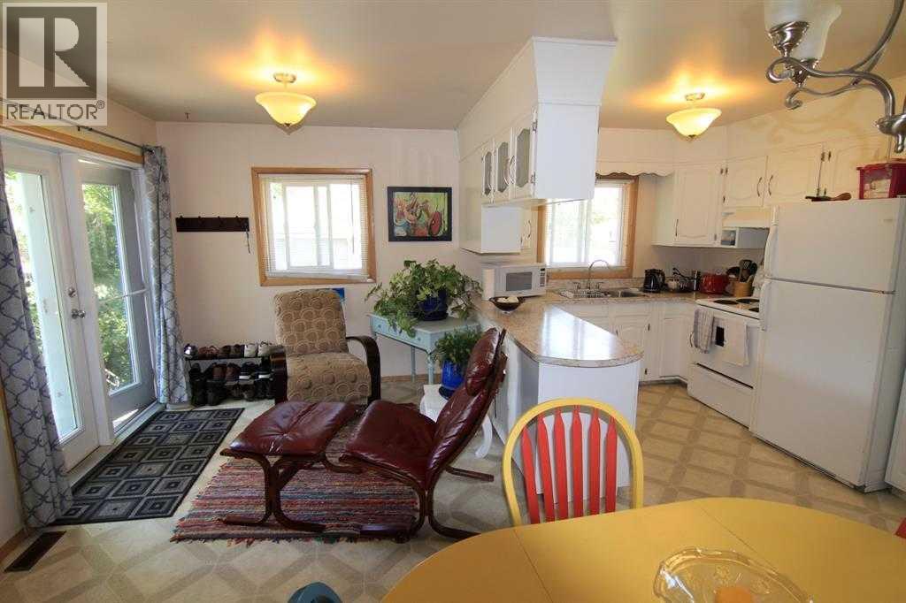 Single Family House for Sale in   Avenue NW Bowness Calgary 