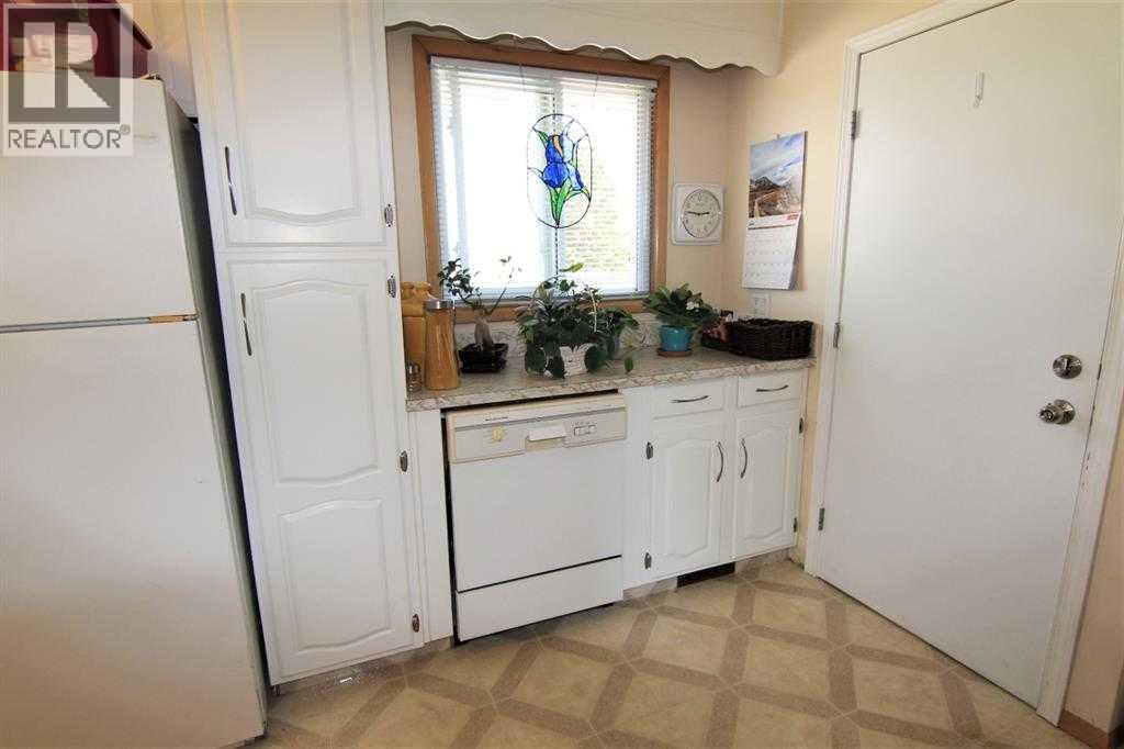 Single Family House for Sale in   Avenue NW Bowness Calgary 