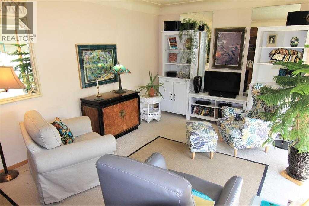 Single Family House for Sale in   Avenue NW Bowness Calgary 