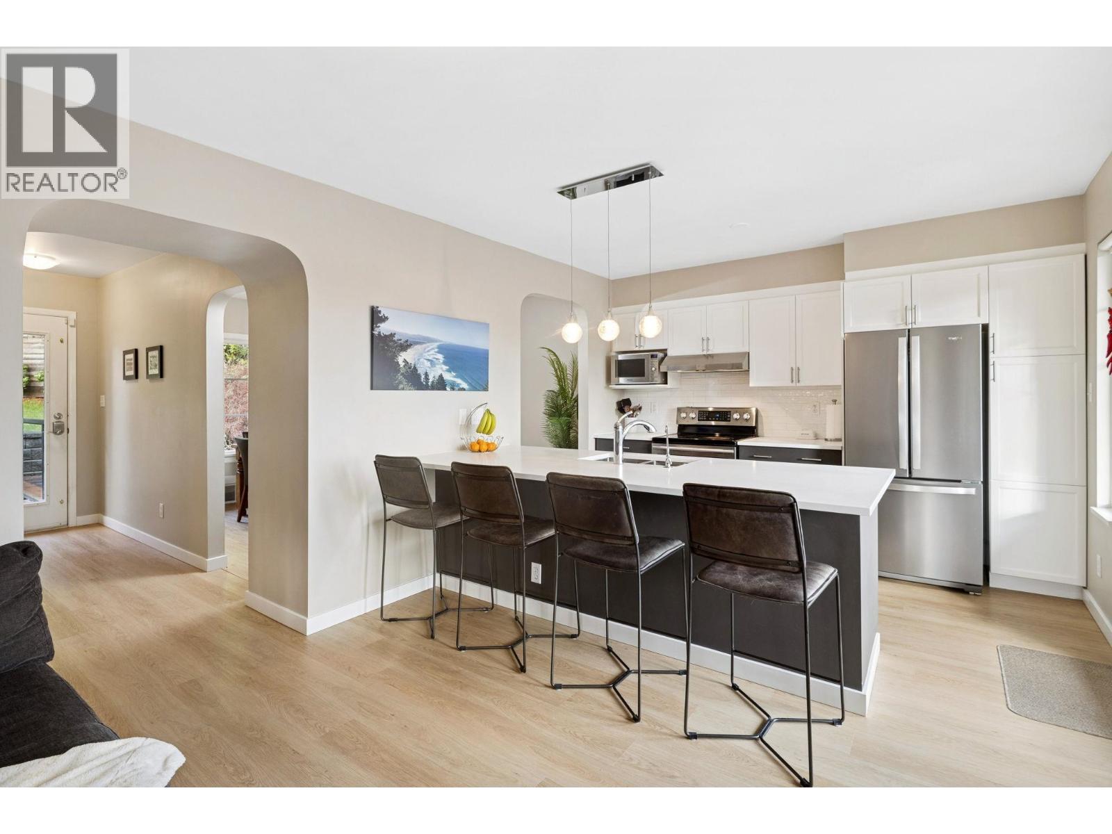 506 TEMPE CRESCENT, North Vancouver