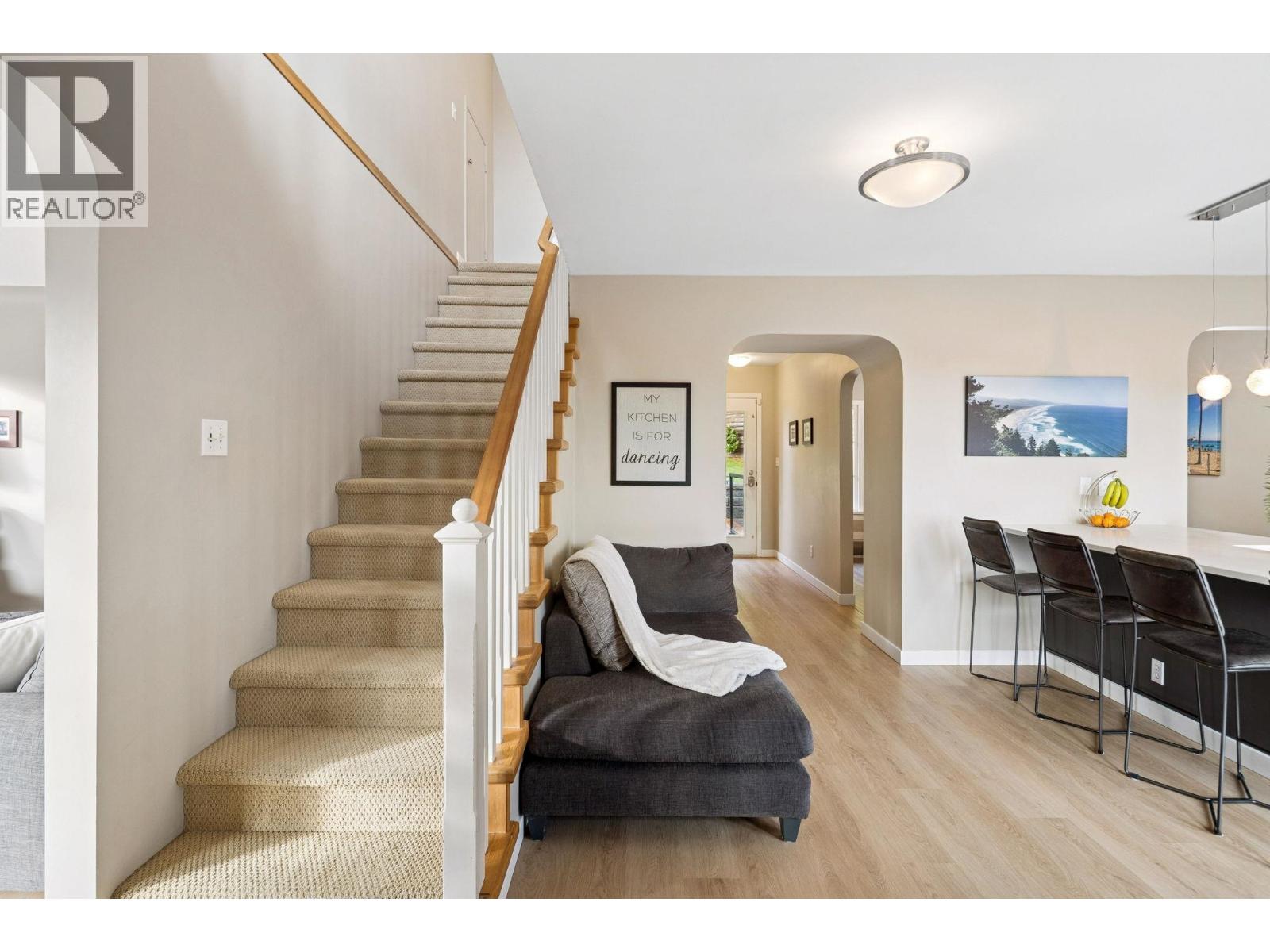 506 TEMPE CRESCENT, North Vancouver